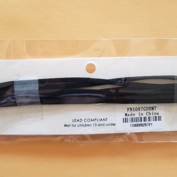 Shimmer Finish Stone Faux Suede Wraparound Necklac - Picture 5 of 6